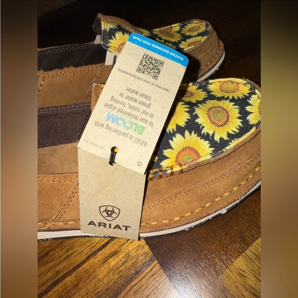 SOLDNWT Ariat sun flowers cruiser leather and textile upper size 9 - Picture 3 of 9
